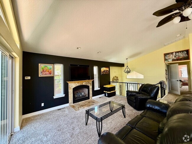 Building Photo - Furnished home in a quiet neighborhood