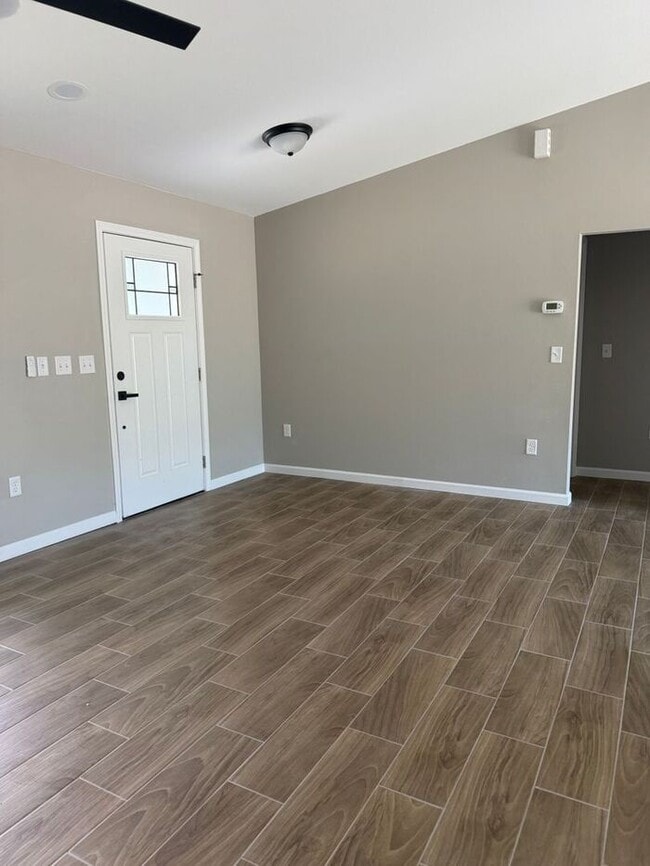 Photo - 277 Oak Ln Cir