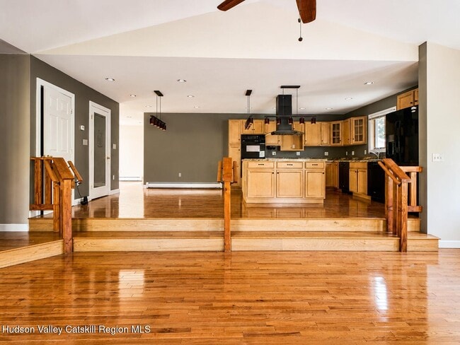 Photo - 124 Blue Mountain Rd