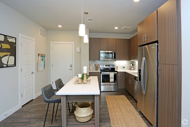 1BR, 1BA - 797 SF