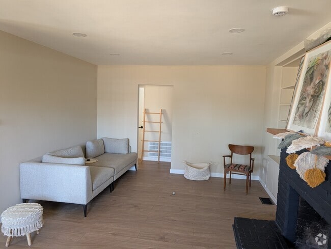 Building Photo - 7127 Saranac St Rental