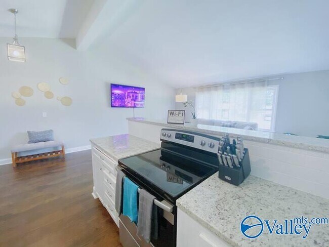 Photo - 12005 Greenleaf Dr SE