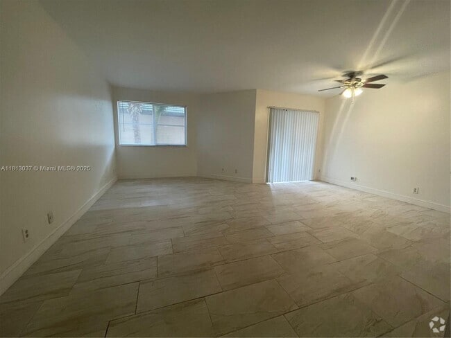 Building Photo - 9701 Westview Dr Unit 1424 Rental