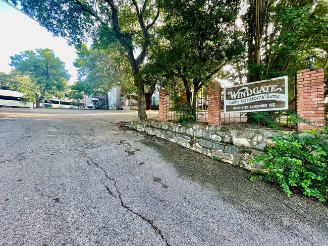 Photo - Gorgeous Condo, 2 Bedrooms/2 Balconies/2 B...
