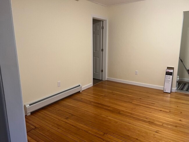 dining area - 682 Tyler St Unit 682A