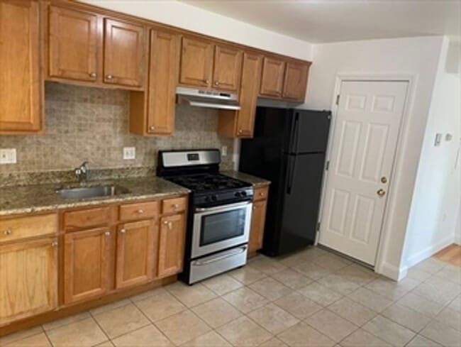 Photo - 84-86 Maverick Street LLC Unit 84-2