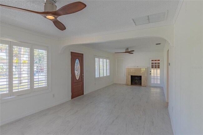 944 Bruce Ave