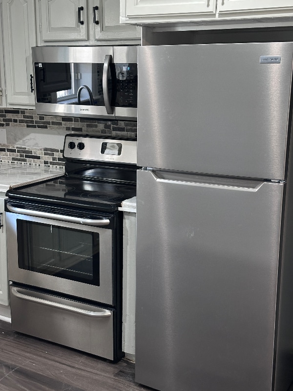 Photo - 4731 Meridian St