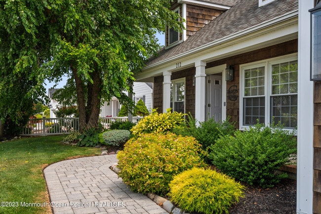 Photo - 212 Helm Rd