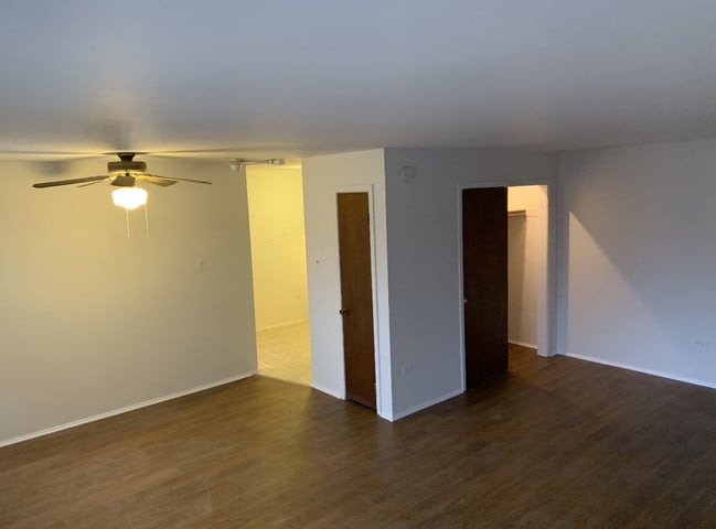 living/dining area - 288 Oxford Ave Unit 2