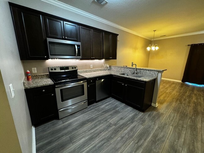 Photo - Highly Desirable Richmond Hill Townhome with 3 Bedroooms