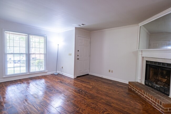 Photo - 2496 Leeshire Rd