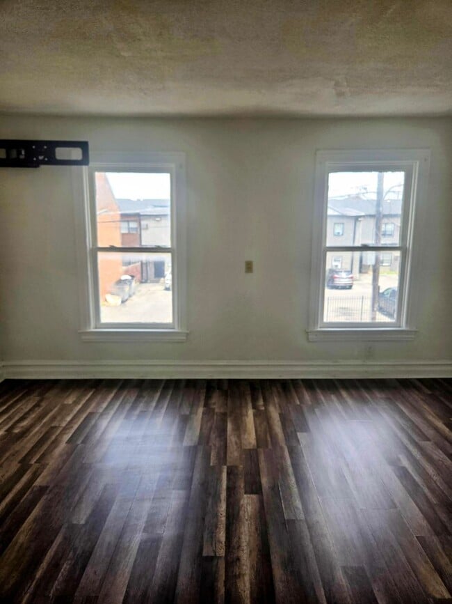 Building Photo - 322 N 14th St Unit 2 Rental