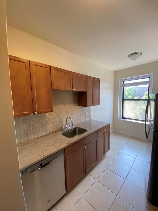 Photo - 31 Pondfield Rd W Apartment