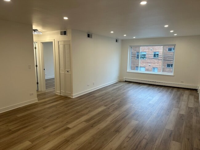 Photo - 8232 Niles Center Rd Unidad 202