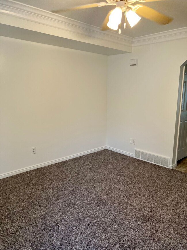 Photo - Beautiful North Ogden 2 bed 1.5 bath townhome with 1 Car Garage!!