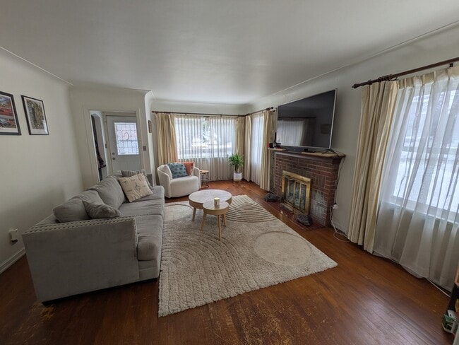 Photo - 125 W Saint Marie St