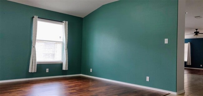 Photo - 309 Riverine Way