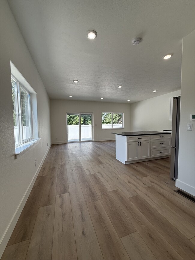 Photo - 13301 E Alki Ave