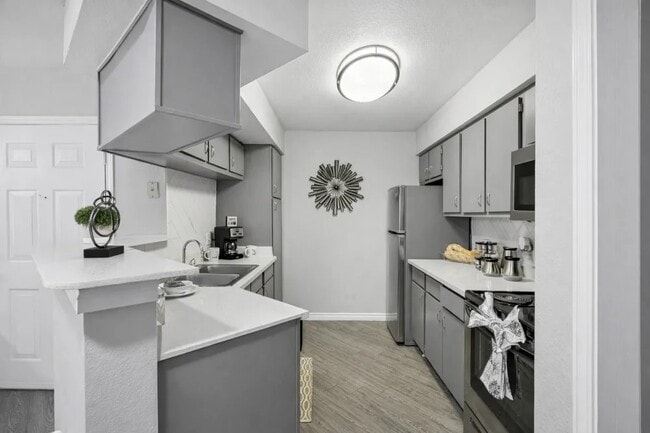 Photo - 20000 Saums Rd Unidad 03202