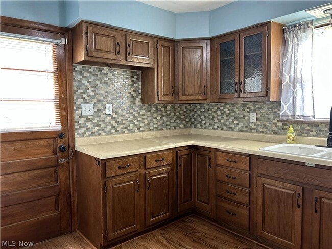 Photo - 925 Oxford Blvd