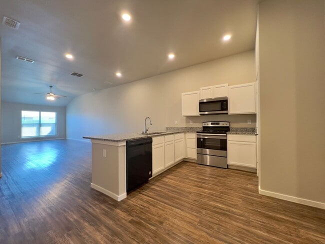 Photo - 2120 N Avenue K Unidad A