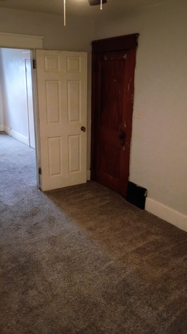 902 3rd Ave N Unidad Khaliki Apartments Llc
