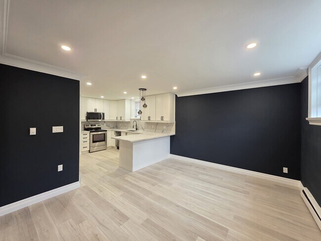 Photo - Beautifully Updated Apartment! (2 Bed, 1.5... Unit LOWER