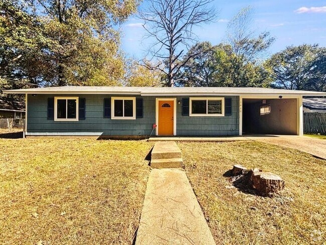 Building Photo - 1460 Woody Dr Rental