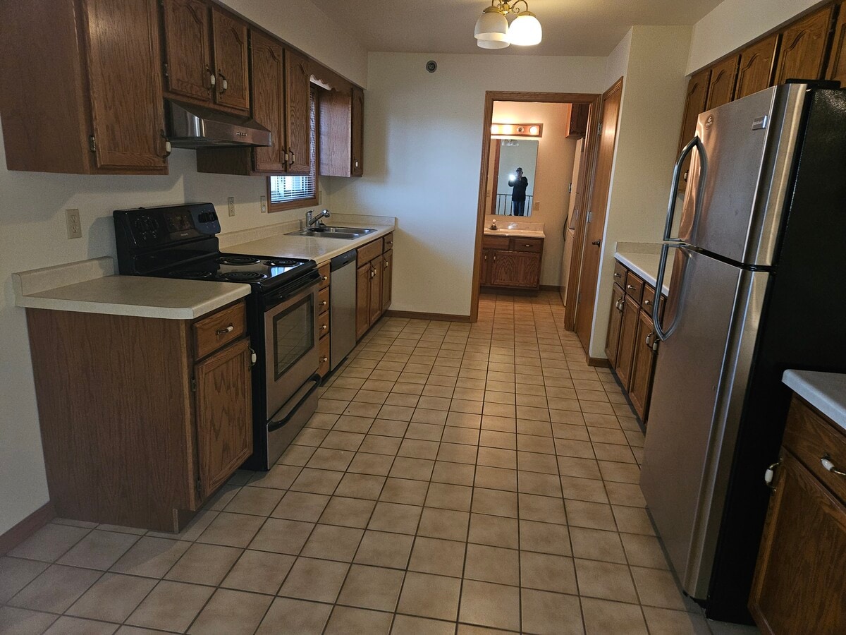 Photo - 1431 Clarence Ct Unit J