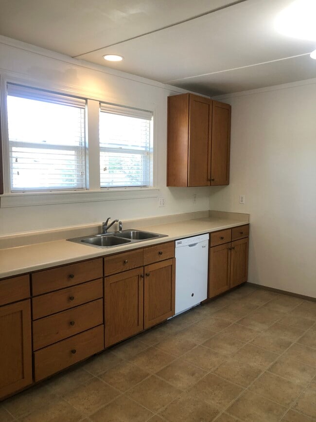 Kitchen - 1566 Newburg Rd