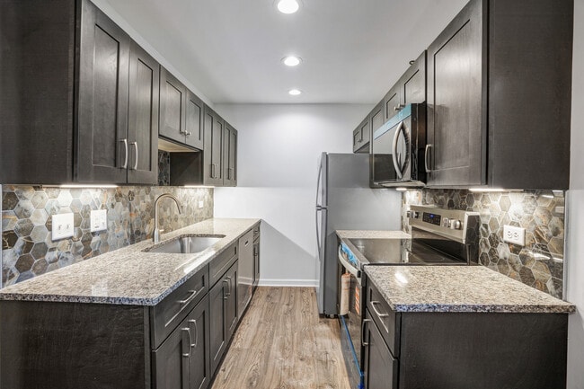 Photo - 535 Pasadena Ave