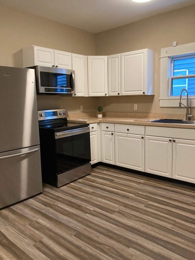 Kitchen - 1417 N Hamilton Ave