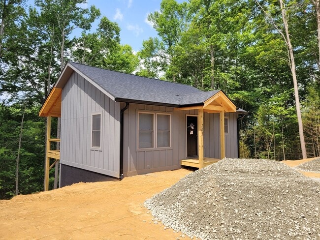Photo - Beautiful Brand New 2bd Cabin in Trade, Tennessee
