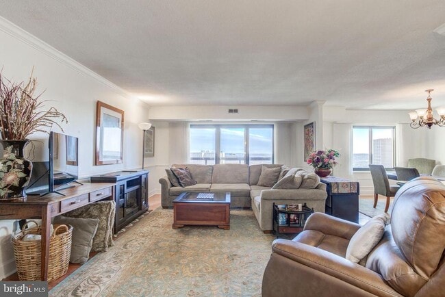 Photo - 307 Yoakum Pkwy Unidad 1125