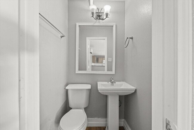 Photo - 927-929 S Rosemont Ave Unidad 927