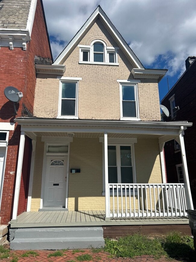 Building Photo - Coming Soon - Beautiful 5 Bedroom, 1.5 Bat... Rental