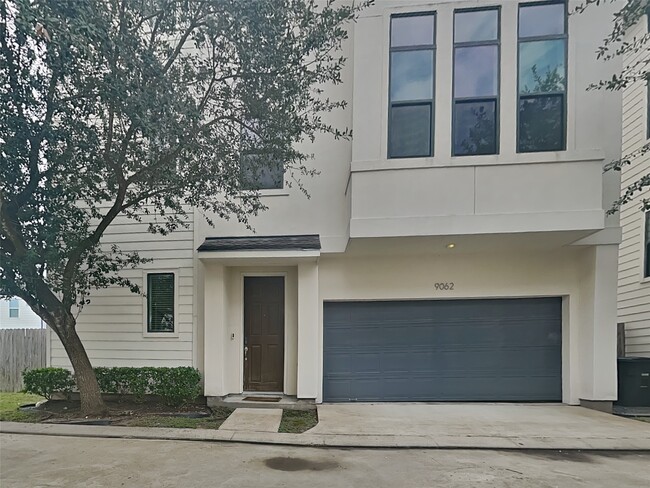 Building Photo - 9062 Laverne Cres Rental