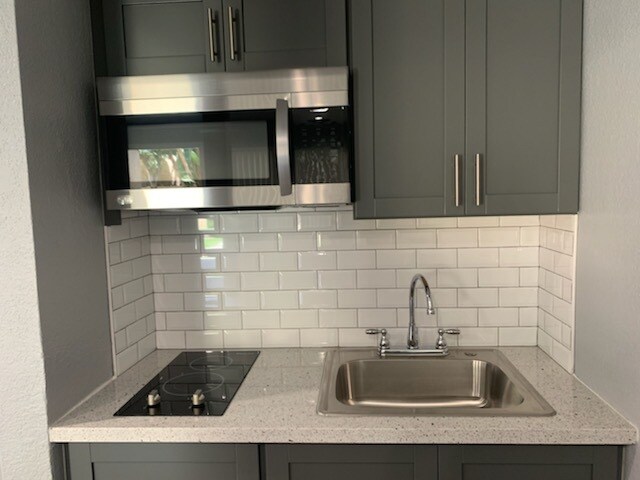 Beautiful efficiency kitchen - 2630 W Lincoln Ave