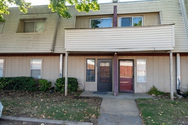 Building Photo - 2220 E 66th Pl