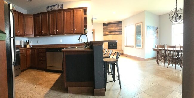 Photo - 4662 Shadowglen Dr Unit B
