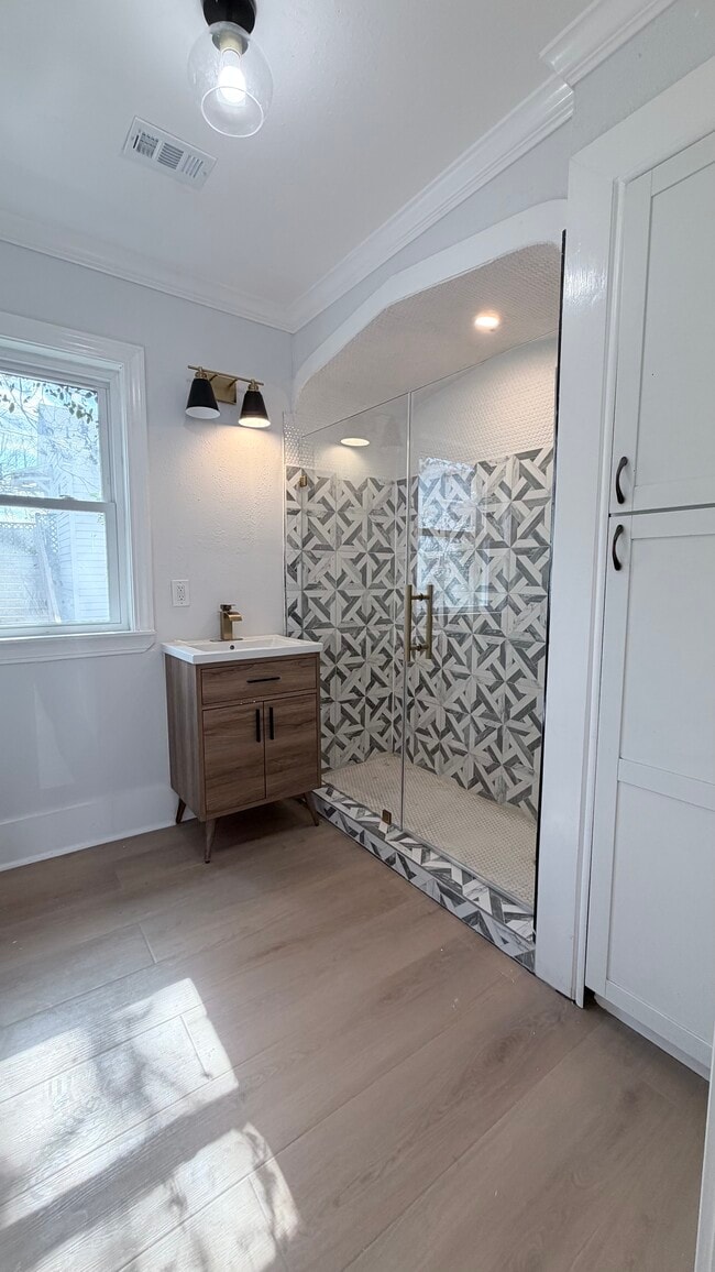 Photo - 4330 Coyle St