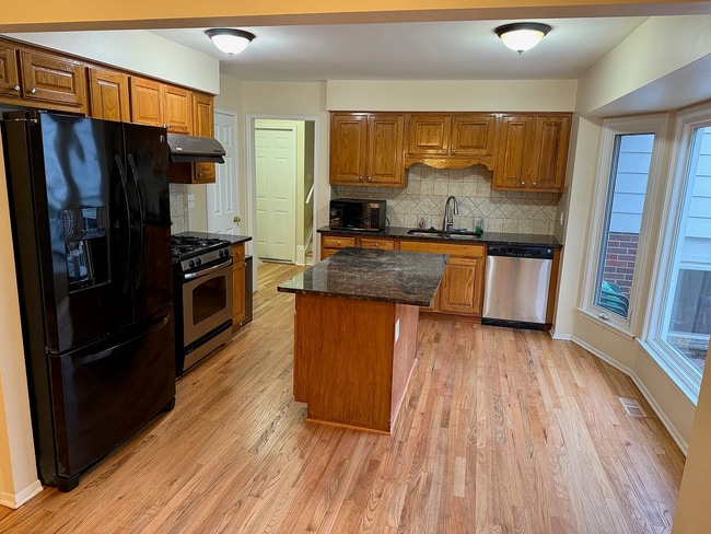 Photo - 2884 E Eisenhower Pky