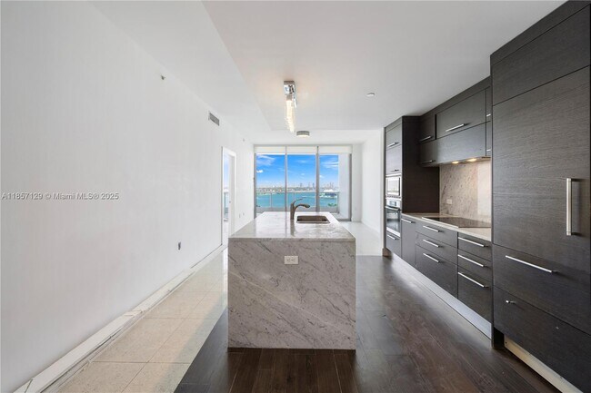 Photo - 900 Biscayne Blvd Unidad 1907
