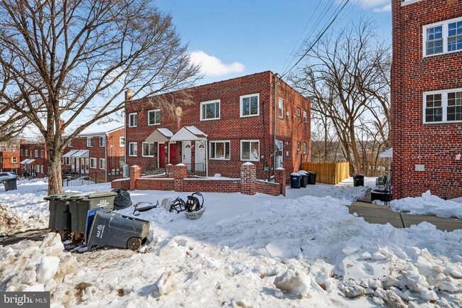 Photo - 146 Joliet St Unidad B