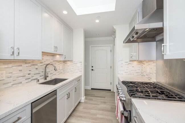 Building Photo - 1009 S Norfolk St