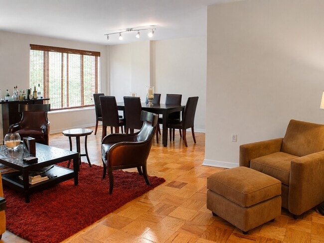 Photo - 2501 Calvert St NW Unit 403