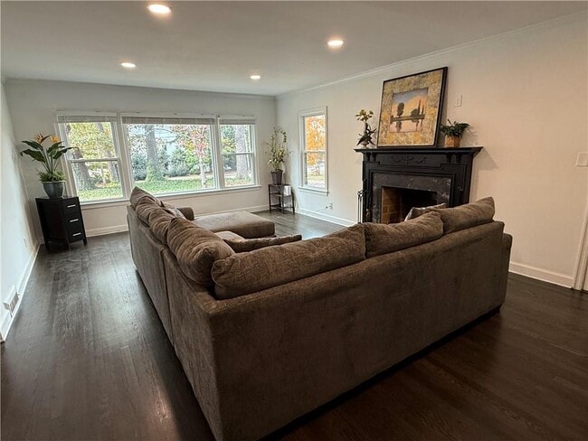 Photo - 1140 Goodwin Pl NE