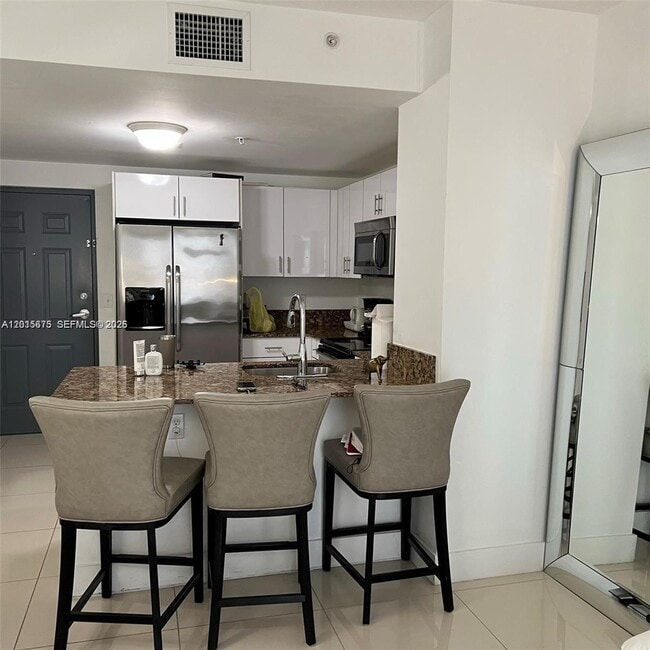 Photo - 2300 NW 7th St Unidad 304