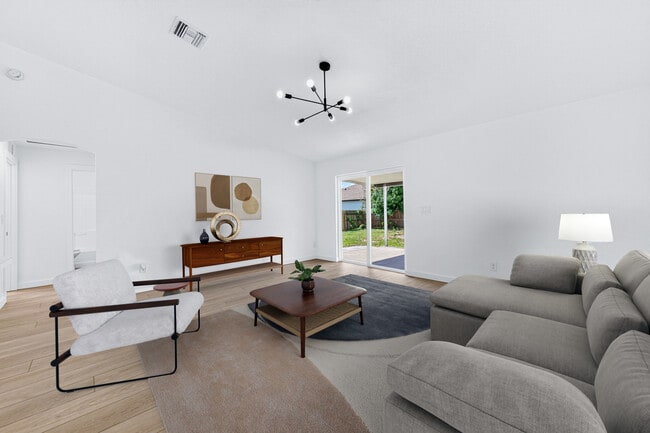 Living Area - 711 Avalon St SE